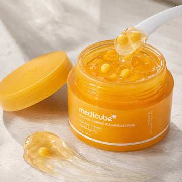 Crème capsule éclaircissante et anti-taches à l'acide kojique et au curcuma medicube (53g)